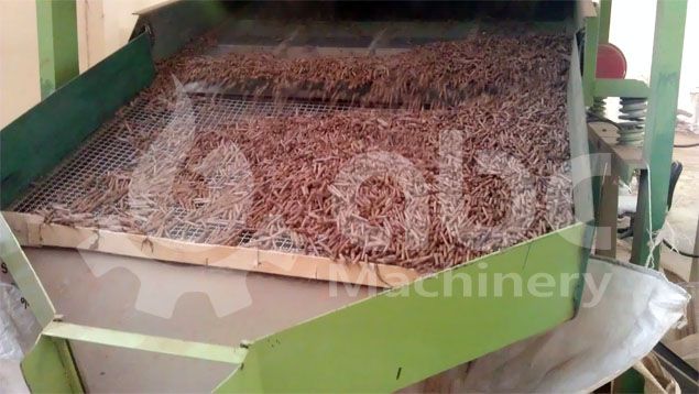 manufactured wood pellets from cooling machine