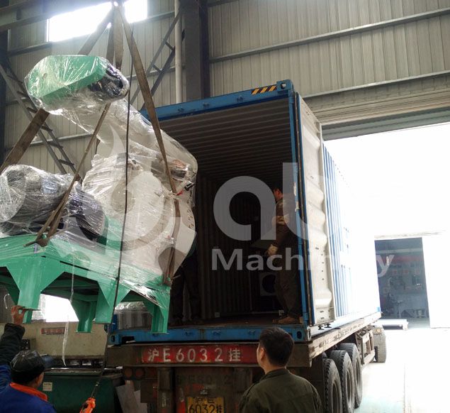 truck loading of the large biomass fuel pellet mill machine