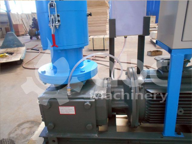 pellet making machine with auto lubrication system